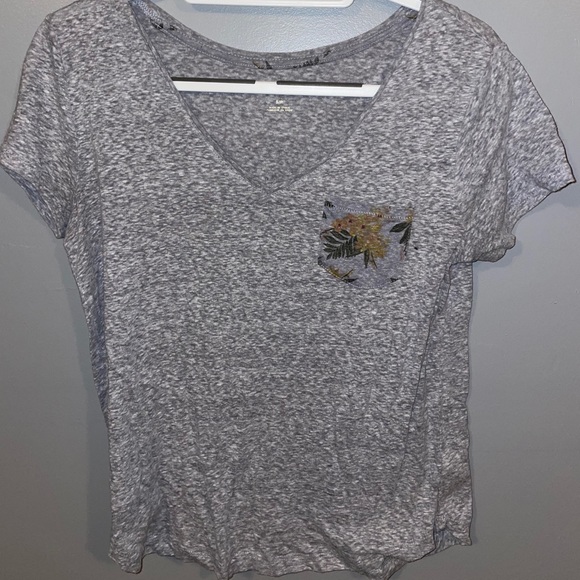 Cape Juby Tops - {AEROPOSTALE} v-neck top with graphic pocket